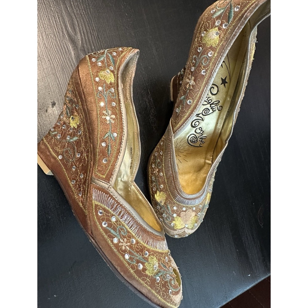 Y2K Naughty Monkey Rani Embroidered Rhinestone Shoes Gold Chunky Wedge Heel 9.5